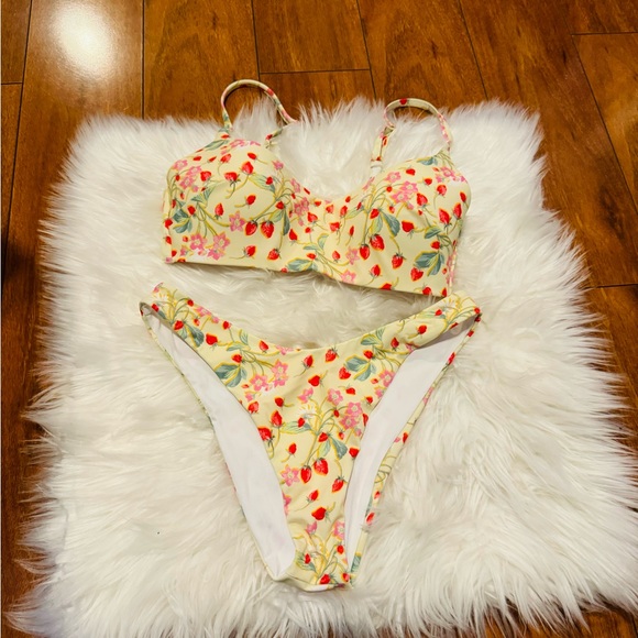 Victoria's Secret Other - VICTORIA SECRET woman swiming bikini